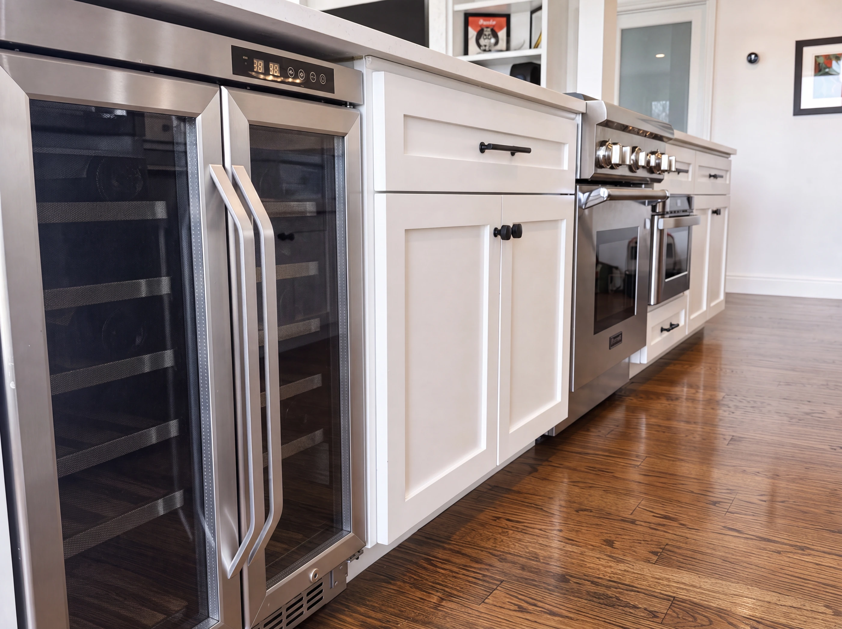 Wine refrigerator